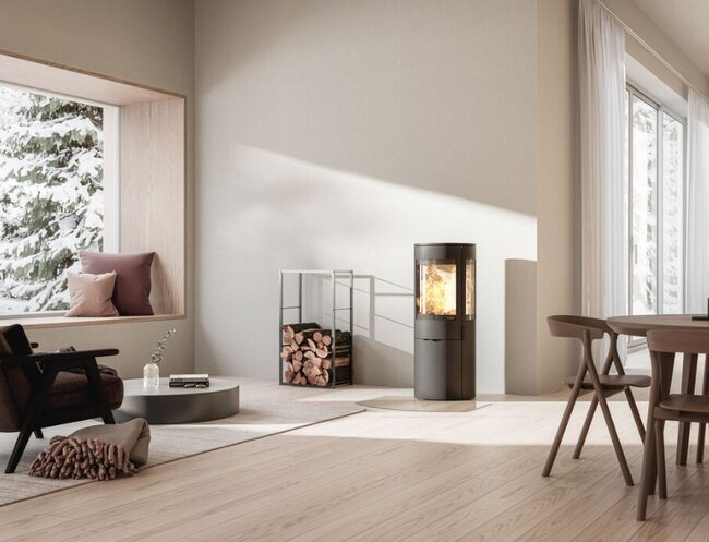 Nordpeis Kaminofen Origo mit Seitenscheiben helle Thermotte